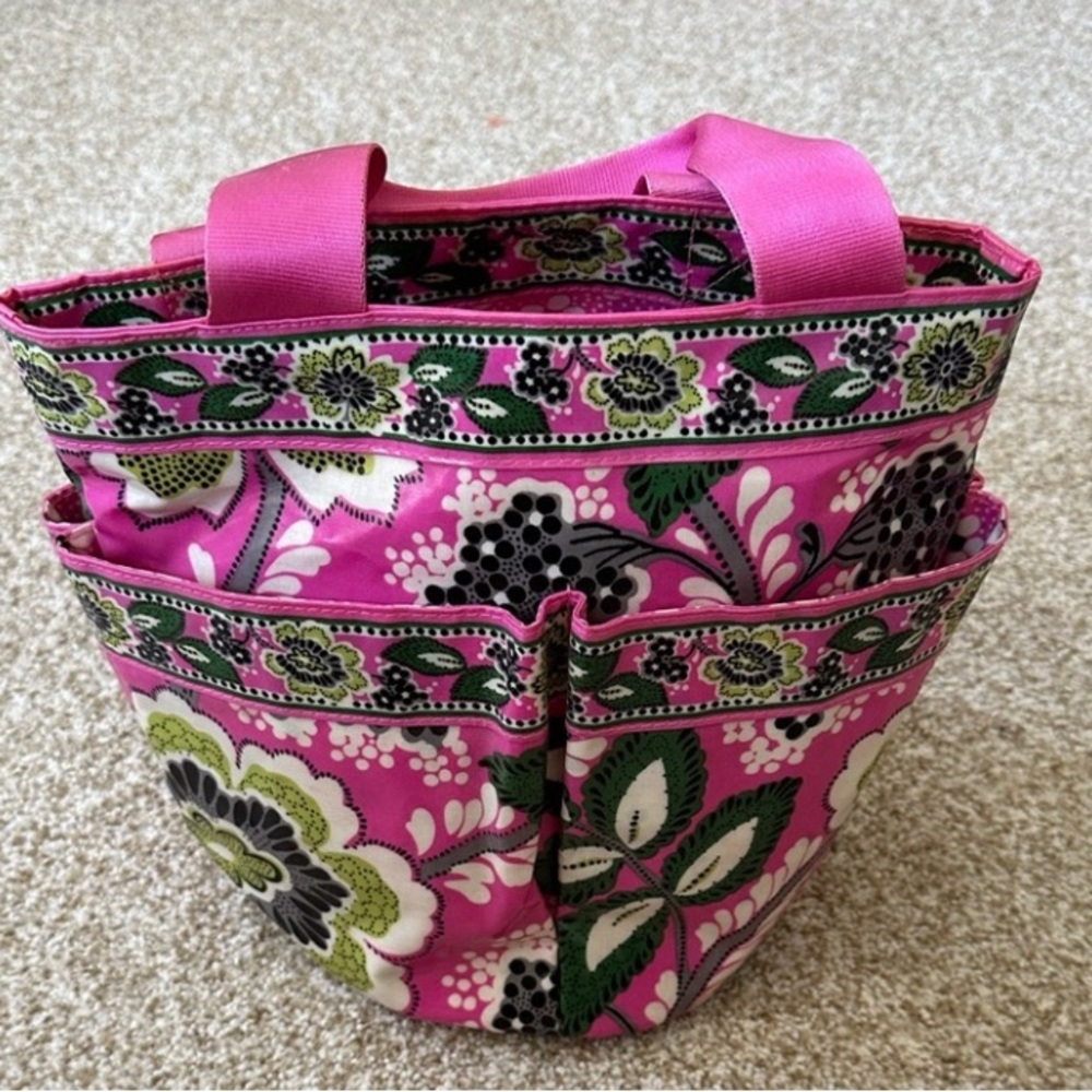 Vera Bradley  women bag like new only used once. Comes wit many pockets.